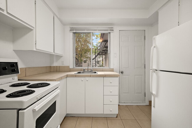 3341 Maréchal Av