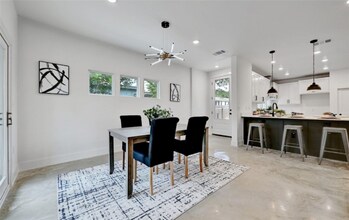 7613 Providence Ave in Austin, TX - Foto de edificio - Building Photo
