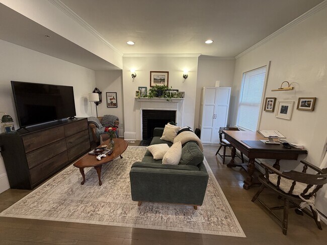 1404 Beacon St, Unit 3 in Brookline, MA - Foto de edificio - Building Photo