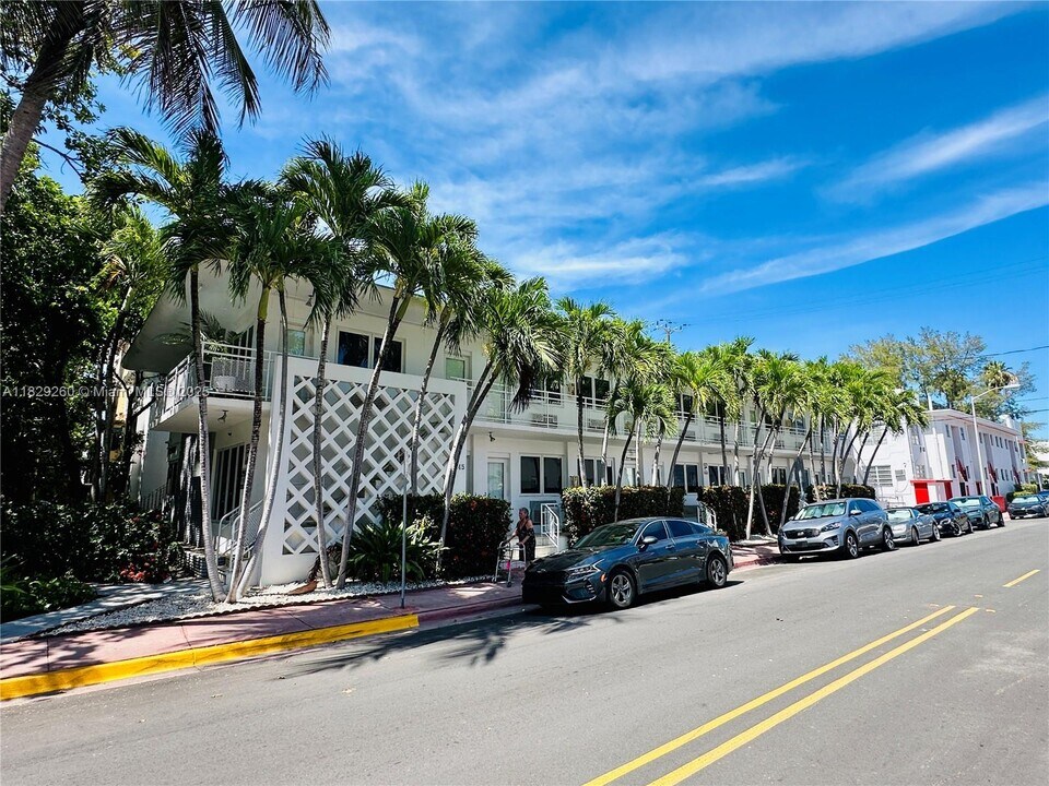 745 13th St in Miami Beach, FL - Building Photo