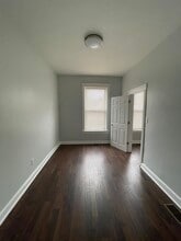 916 W 68th St in Chicago, IL - Foto de edificio - Building Photo