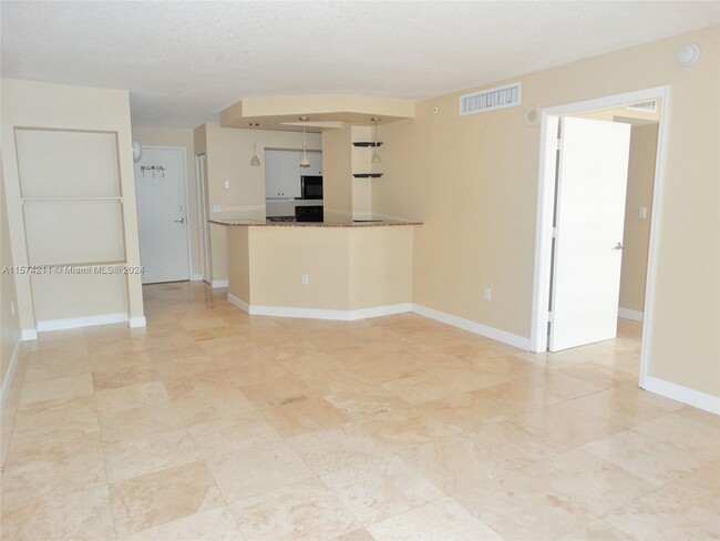 6917 Collins Ave, Unit 608 in Miami, FL - Building Photo - Building Photo