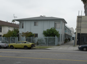 1651 N Hobart Blvd in Los Angeles, CA - Building Photo - Building Photo