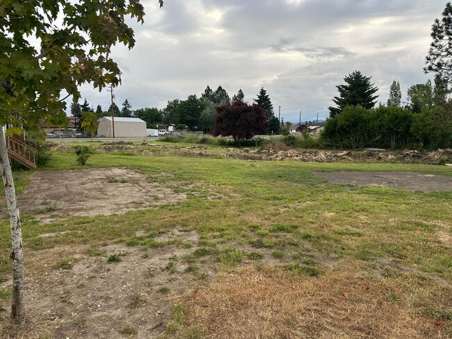 2015 Stoltz Hill Rd in Lebanon, OR - Building Photo - Building Photo