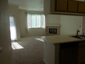 5345 E Van Buren St, Unit 316 in Phoenix, AZ - Building Photo - Building Photo