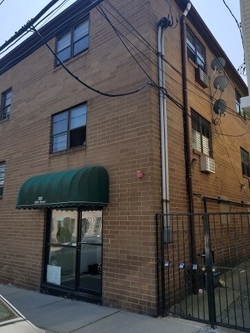 231 69th St-Unit -7A in Guttenberg, NJ - Building Photo