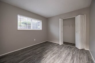 Pike Place KY Apartments and Townhomes in Highland Heights, KY - Building Photo - Interior Photo