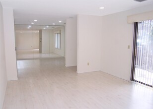 177 Birchwood Rd in Coram, NY - Building Photo - Building Photo