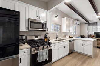16152 Vía Corto E in Desert Hot Springs, CA - Building Photo - Building Photo