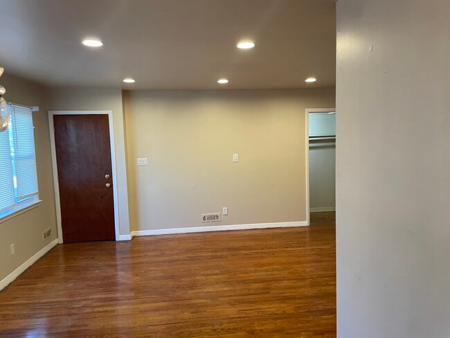 24 Grand Ave, Unit 1 in Newark, NJ - Building Photo - Building Photo