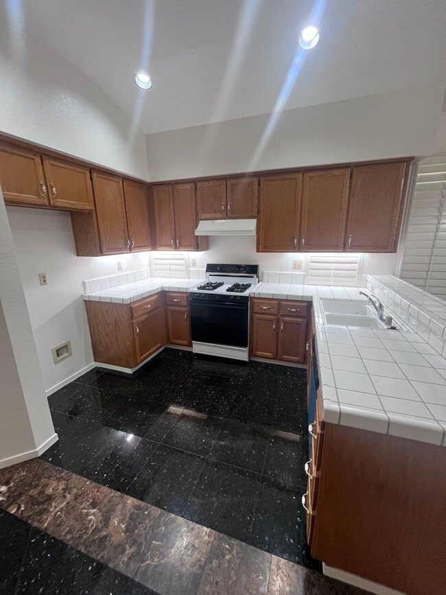 8563 Summit Brook Ct in Elk Grove, CA - Building Photo - Building Photo