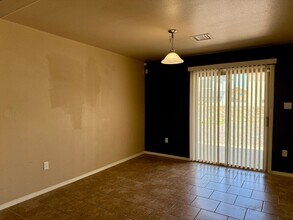 14279 English Point Ave in El Paso, TX - Foto de edificio - Building Photo