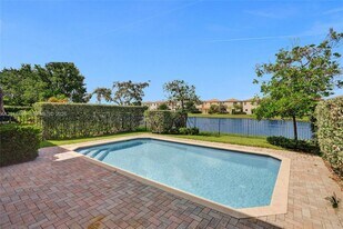 643 NE 191st Terrace in Miami, FL - Building Photo