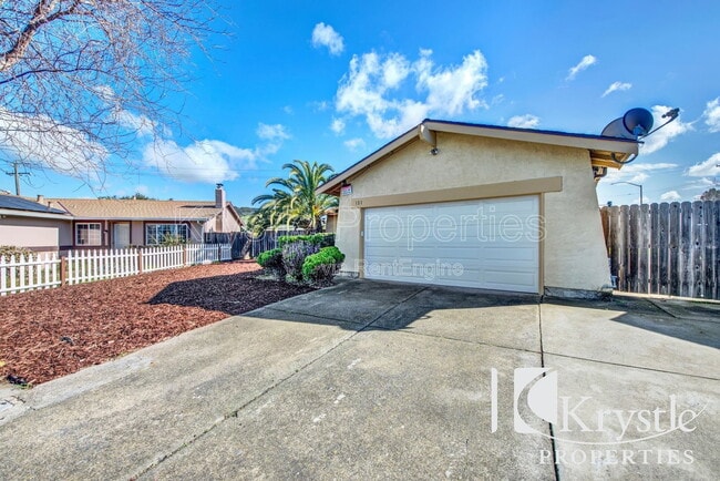 121 Radcliffe Dr in Vallejo, CA - Building Photo - Building Photo