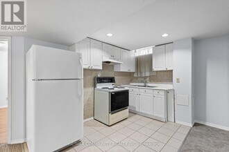 11 Wicks Dr in Ajax, ON - Building Photo - Building Photo