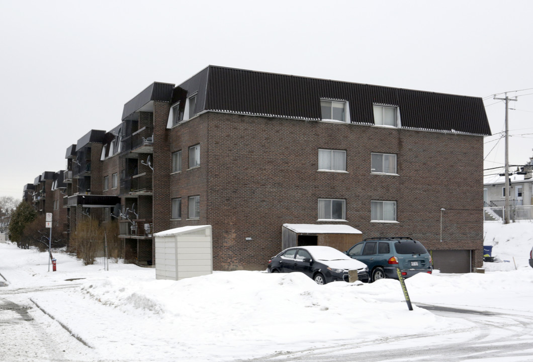 5055 Notre-Dame in Laval, QC - Building Photo