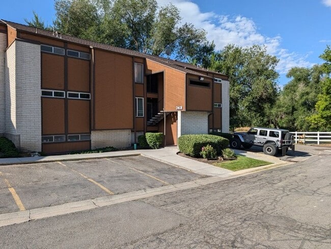 property at 2408 S Elizabeth St