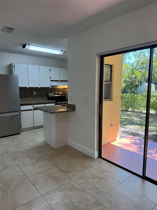 11400 NW 45th St in Coral Springs, FL - Foto de edificio - Building Photo