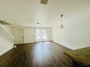17021 SW 94th Terrace in Miami, FL - Building Photo - Building Photo