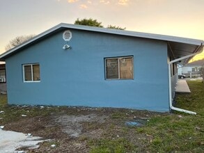 812 N 24th St in Fort Pierce, FL - Building Photo - Building Photo