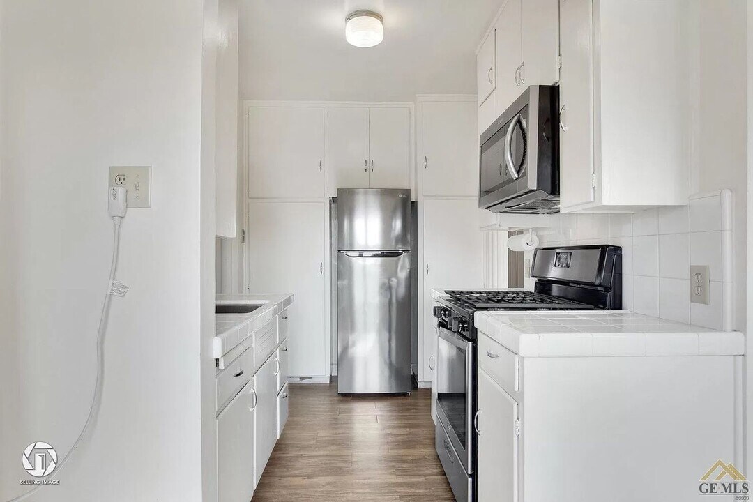 1620 Terrace Wy in Bakersfield, CA - Building Photo