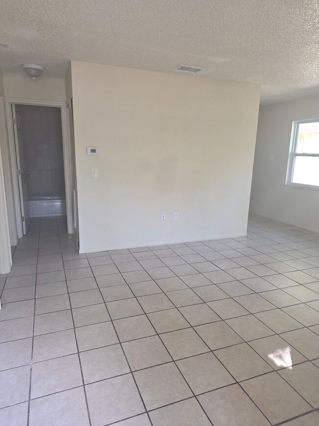 5616 7th St Ct E in Bradenton, FL - Building Photo - Building Photo