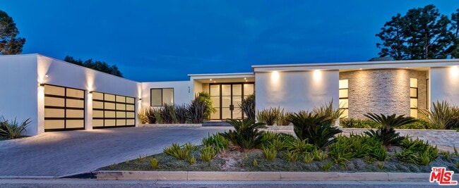 property at 920 Linda Flora Dr