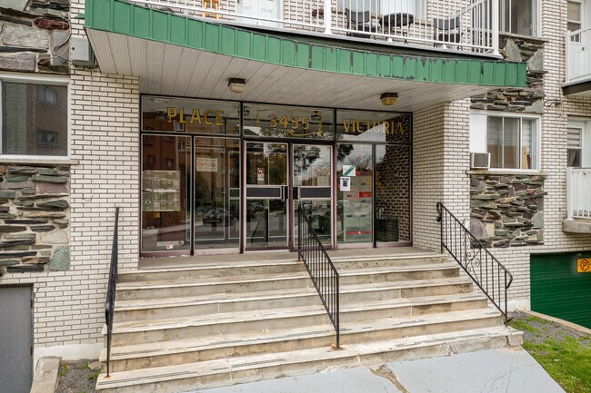 3455 Ivan-Franko Rue in Montréal, QC - Building Photo - Building Photo