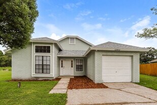 12832 Dunhill Dr in Tampa, FL - Building Photo