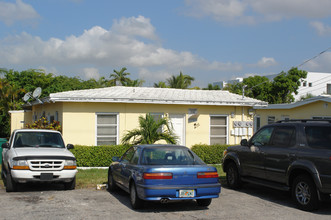 923-925 NE 18th Ave in Fort Lauderdale, FL - Building Photo - Building Photo