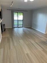 2750 Greystone Dr, Unit B in Columbus, OH - Foto de edificio - Building Photo