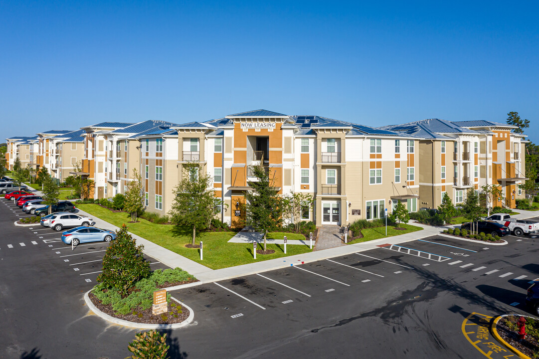 Parc Hill Apartment Homes in Orange City, FL - Building Photo