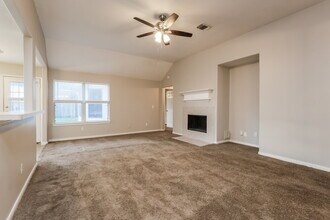 3219 Candlepine Dr in Spring, TX - Foto de edificio - Building Photo