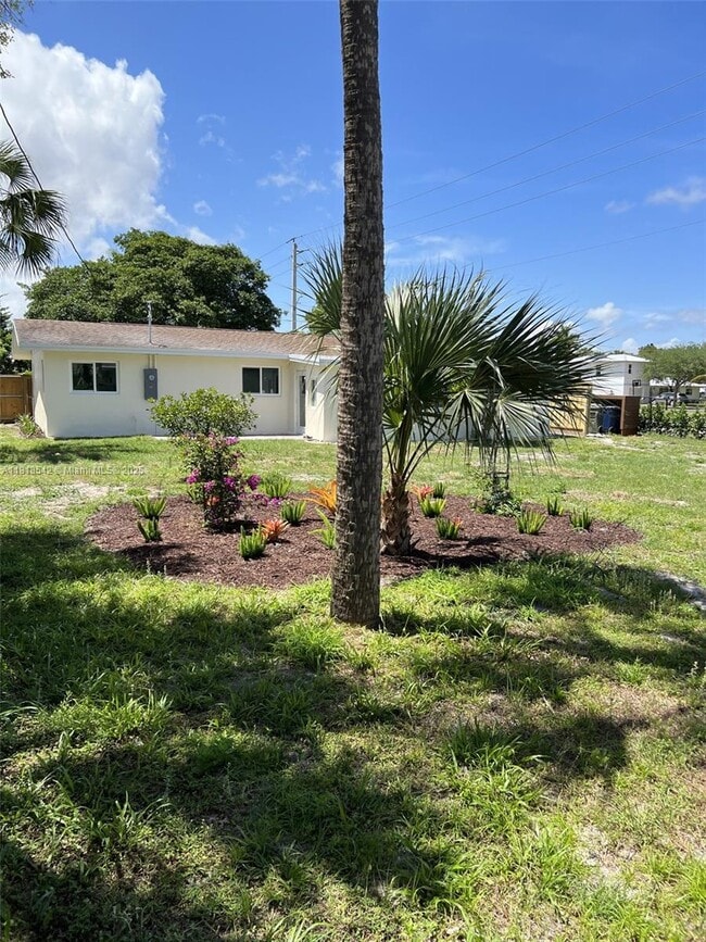 701 E Madison Ave in Stuart, FL - Building Photo - Building Photo