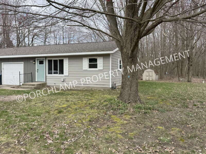 18580 168th Ave in Spring Lake, MI - Building Photo