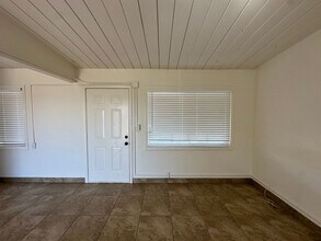 16510 Sylvan Rd in Apple Valley, CA - Building Photo - Building Photo