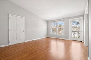 5 Thoreau Ct, Unit 21 in Natick, MA - Building Photo