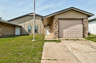7905 S Douglas Ave in Oklahoma City, OK - Building Photo - Building Photo