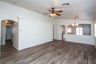 10742 W Coolidge St in Phoenix, AZ - Building Photo - Building Photo