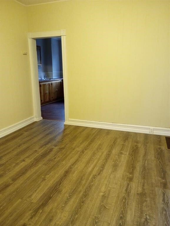 property at 1103 Oak St