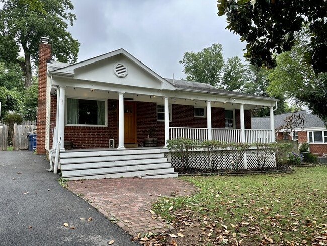 2739 Woodley Pl in Falls Church, VA - Building Photo - Building Photo