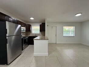 2640 Ivy Apartments LLC in Wilton Manors, FL - Building Photo - Building Photo