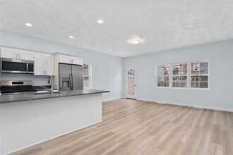 45 Windsor Rd in Cranston, RI - Building Photo - Building Photo