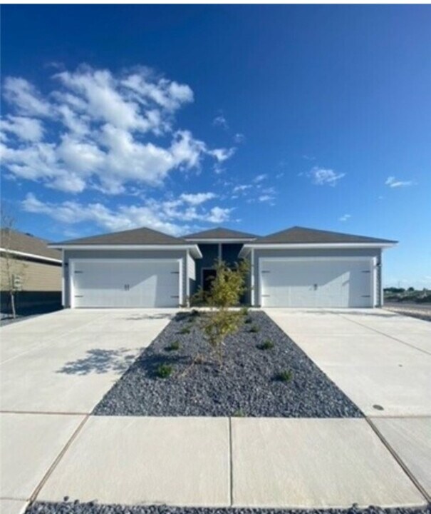 624 Grayson Ln in Seguin, TX - Foto de edificio