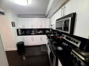 600 NE 36th St, Unit #PH4 in Miami, FL - Building Photo - Building Photo