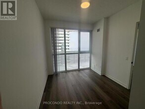 8 Interchange Wy in Vaughan, ON - Building Photo - Building Photo