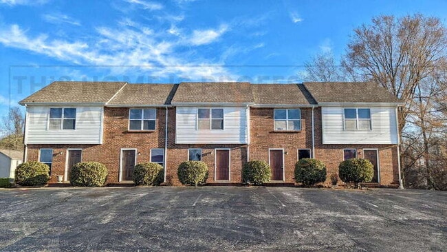 property at 1531 E Knollwood Cir