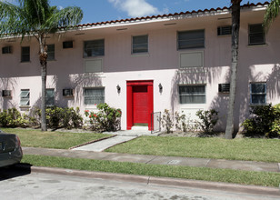 331 Madeira Ave in Coral Gables, FL - Foto de edificio - Building Photo