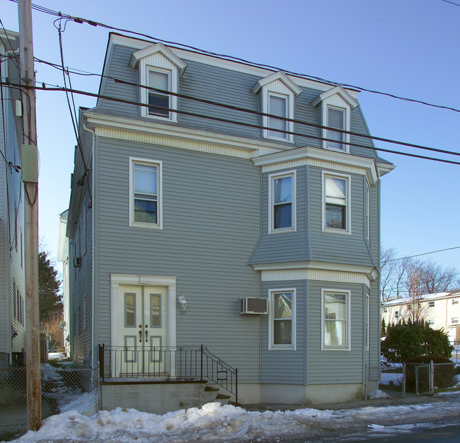 151-157 Snell St in Fall River, MA - Foto de edificio - Building Photo