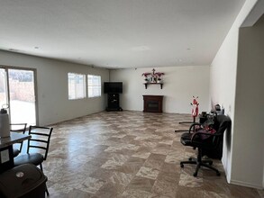 16760 Meridian Ln in Fontana, CA - Building Photo - Building Photo
